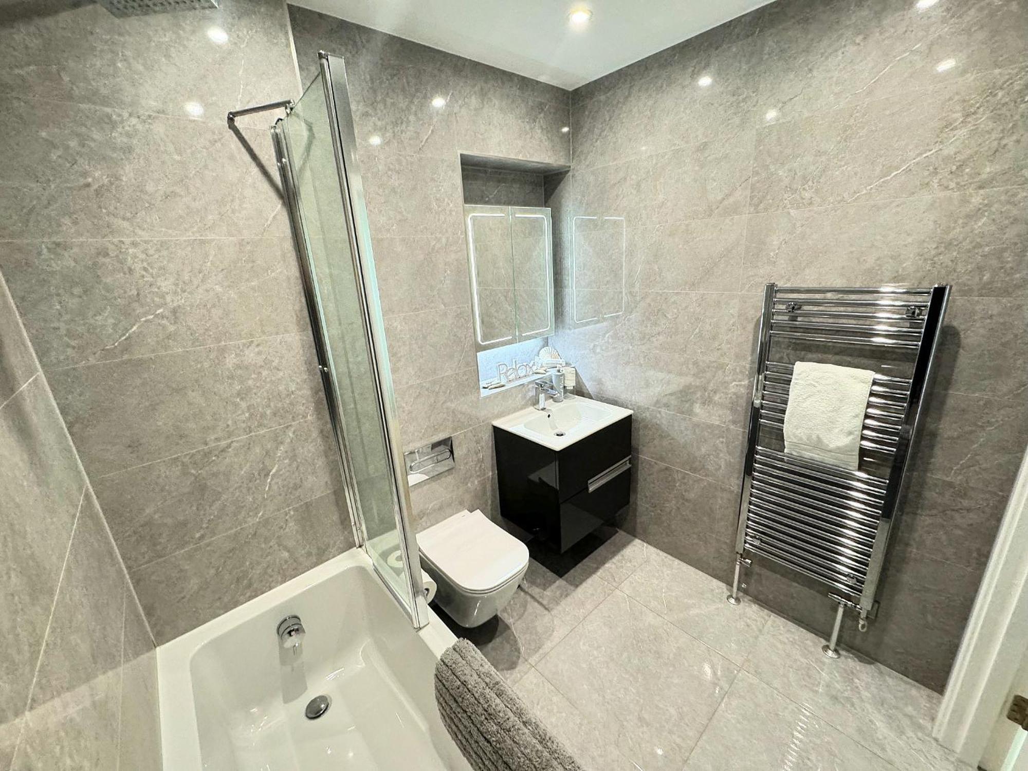 Stunning Beach Front Apartment With Sea Views, Free Parking & Balcony رامْسْغيت المظهر الخارجي الصورة