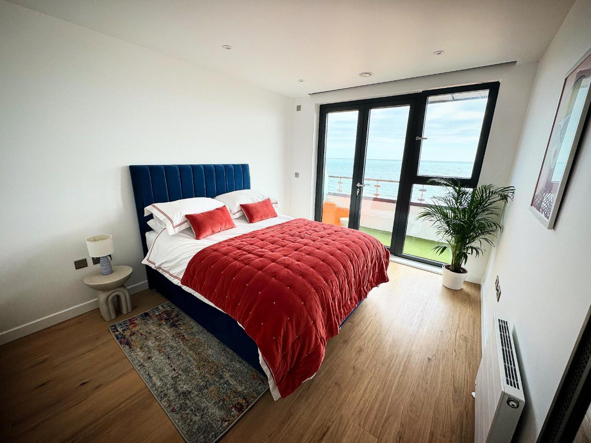 Stunning Beach Front Apartment With Sea Views, Free Parking & Balcony رامْسْغيت المظهر الخارجي الصورة